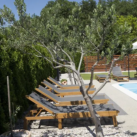 Eb With Heated Pool 펜션 *